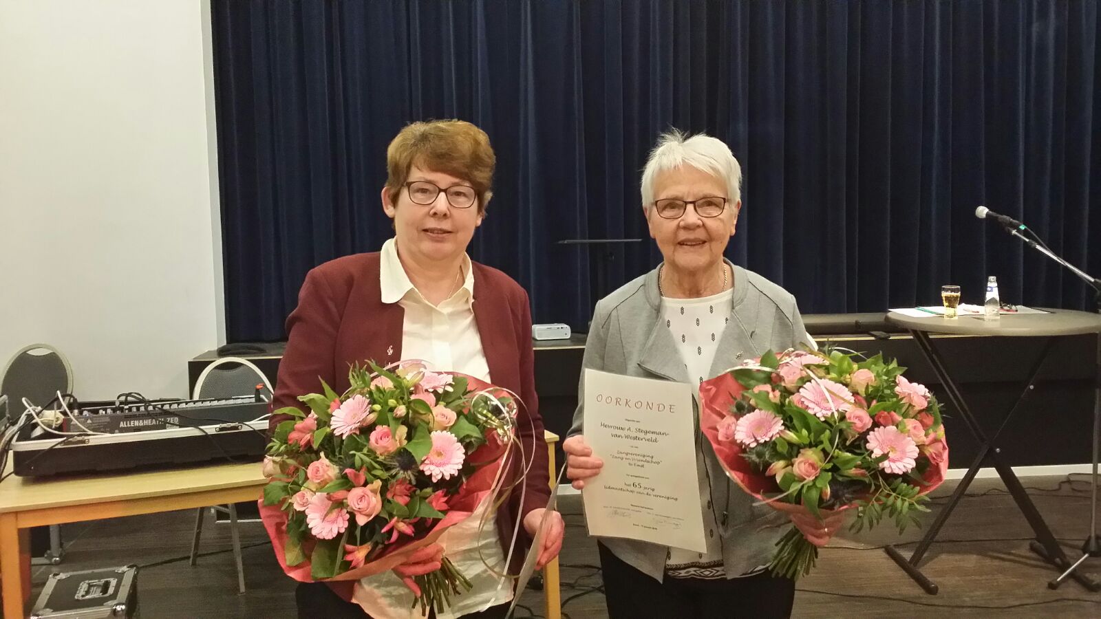 Aartje Stegeman en Alie Terwel gehuldigd